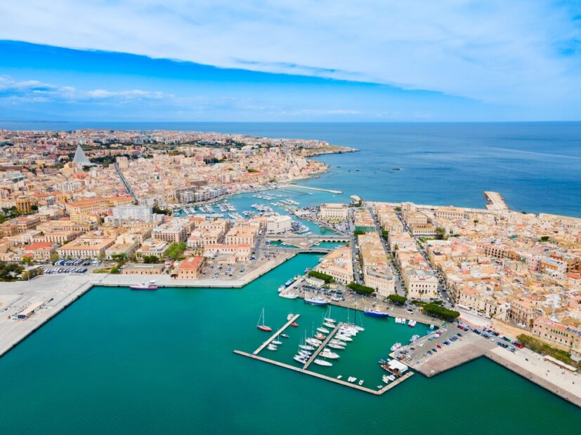 Sentinella Blu, barca confiscata trasformata in laboratorio galleggiante