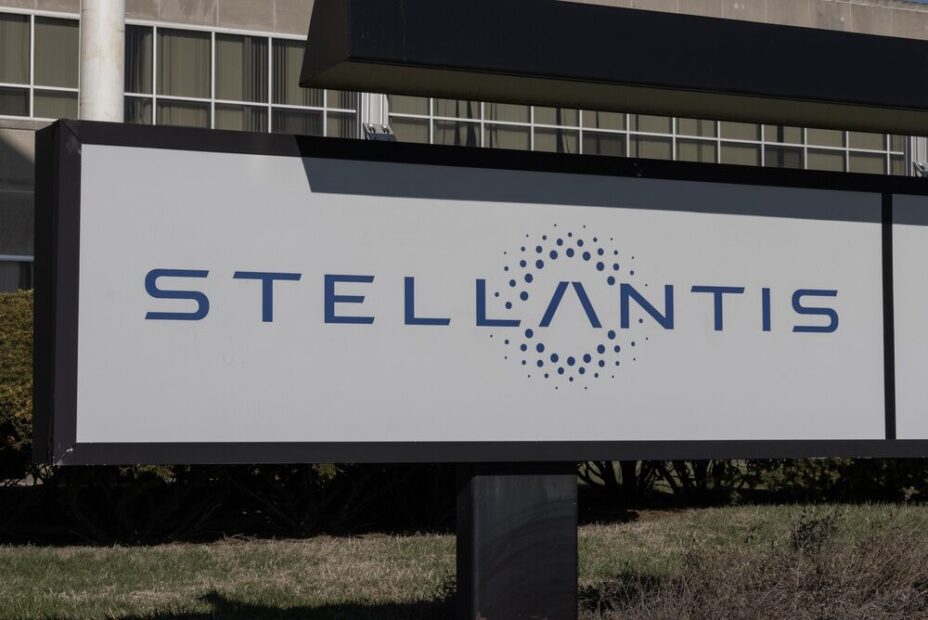 Logo Stellantis