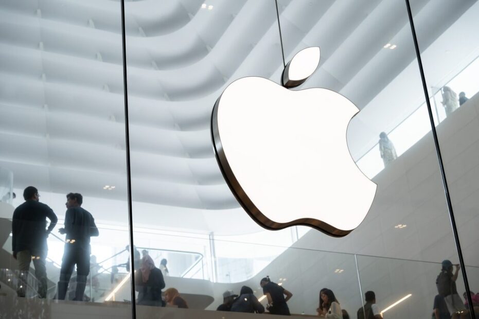 John Ternus e Tim Cook
