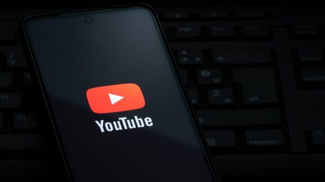 Logo di YouTube con pulsante 'non mi piace'