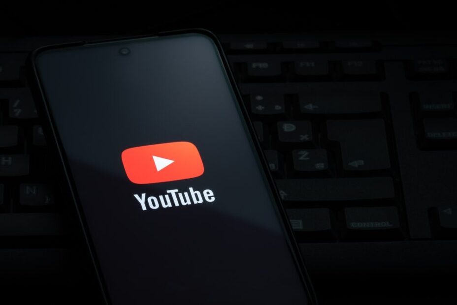 Logo di YouTube con pulsante 'non mi piace'