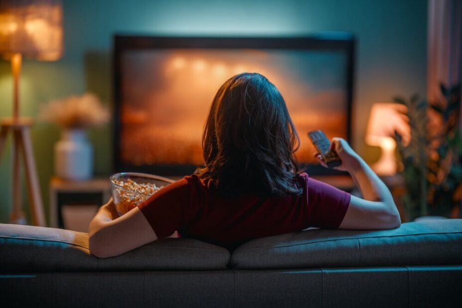 Grafico sull'andamento della visione televisiva e streaming in Italia